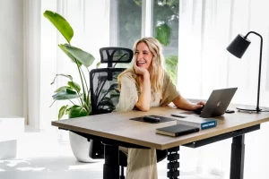 5 Smart Ways to Upgrade Your Ergonomic Workspace in 2025 height adjustable table (1)