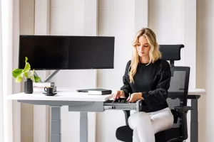 5 Smart Ways to Upgrade Your Ergonomic Workspace in 2025 height adjustable table (4)